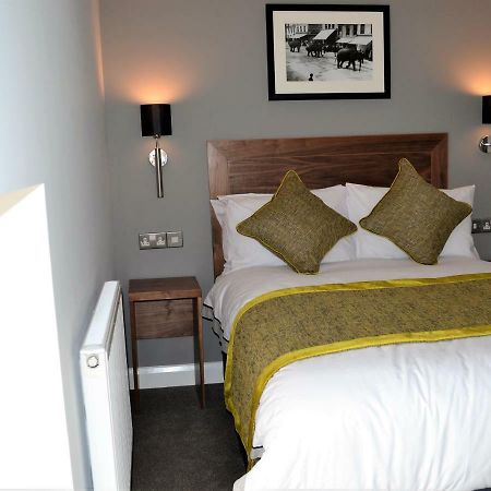 New Park Hotel Carmarthen Bagian luar foto