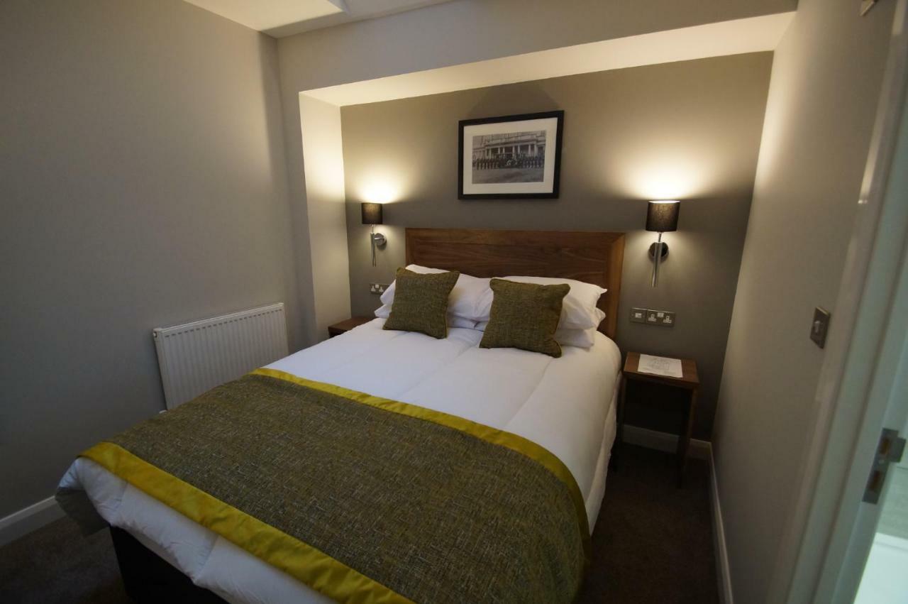 New Park Hotel Carmarthen Bagian luar foto