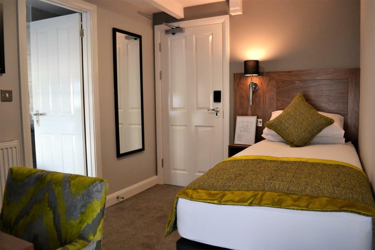 New Park Hotel Carmarthen Bagian luar foto