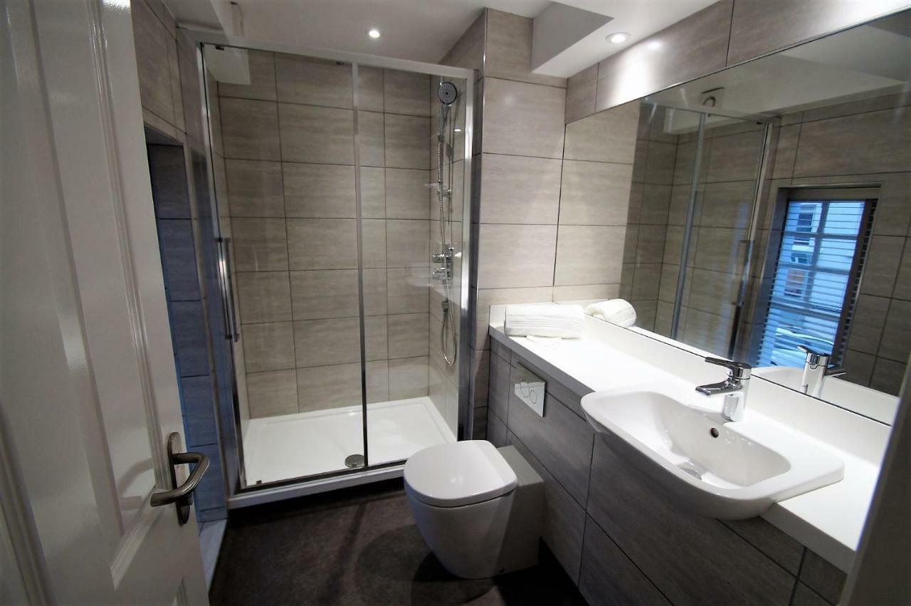 New Park Hotel Carmarthen Bagian luar foto