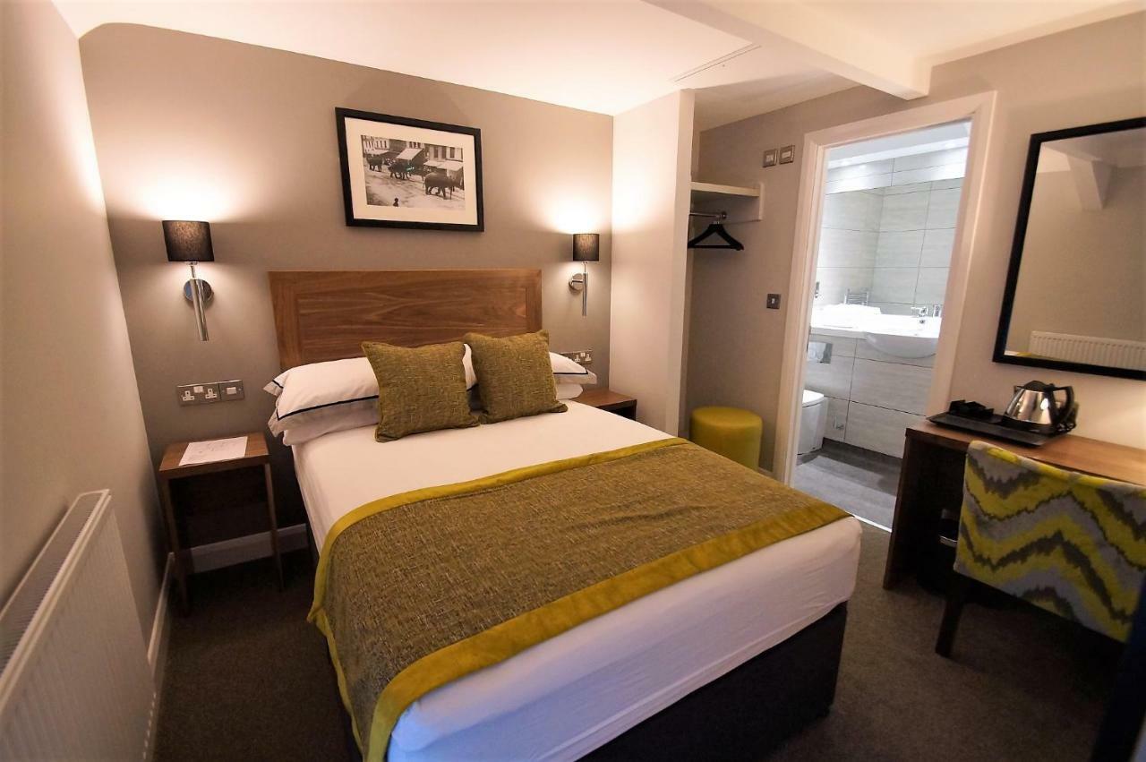New Park Hotel Carmarthen Bagian luar foto
