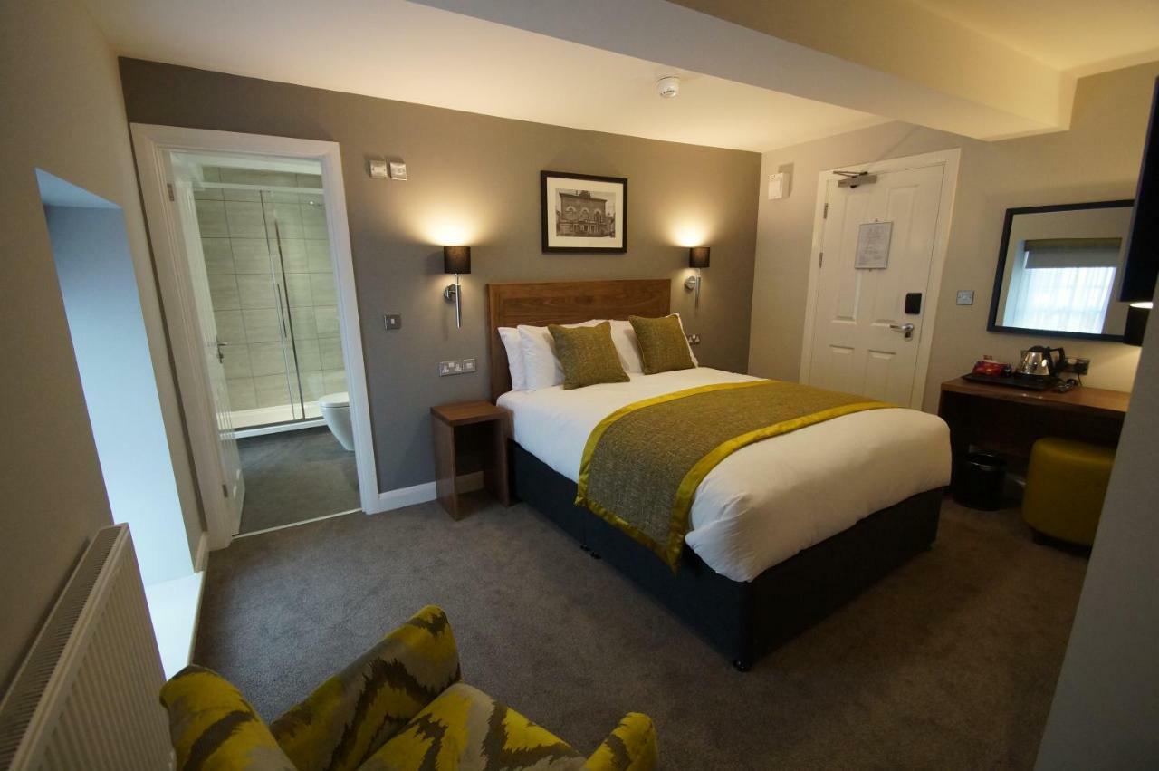 New Park Hotel Carmarthen Bagian luar foto