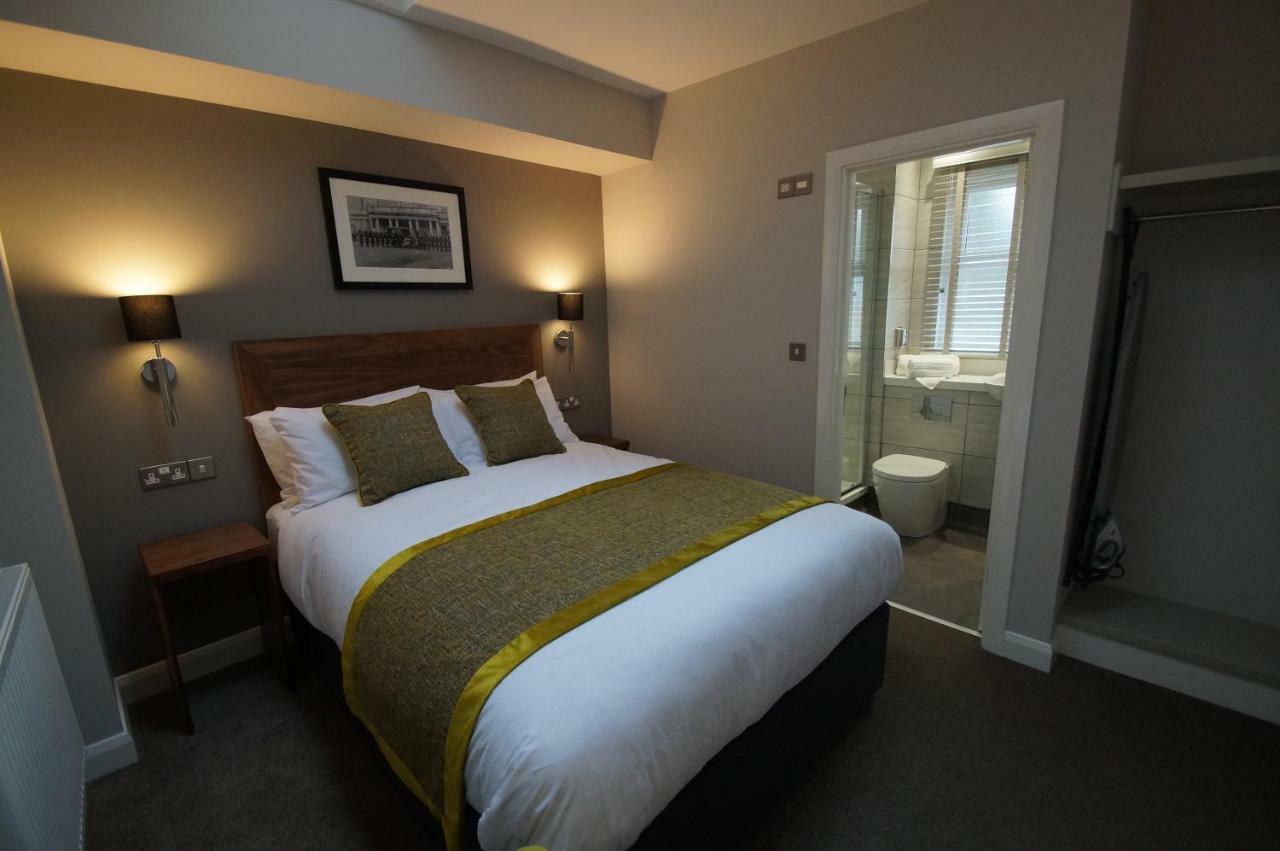 New Park Hotel Carmarthen Bagian luar foto