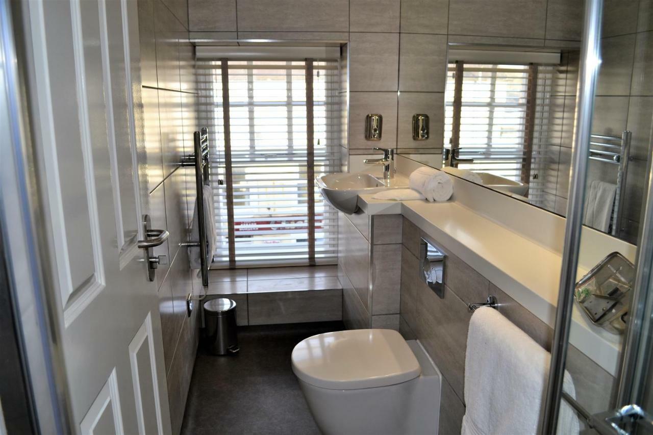 New Park Hotel Carmarthen Bagian luar foto