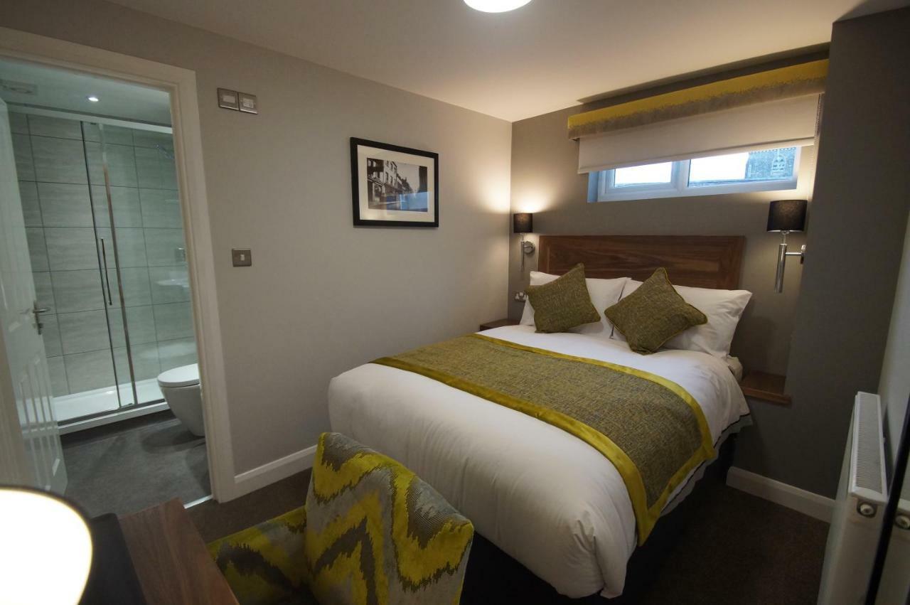 New Park Hotel Carmarthen Bagian luar foto