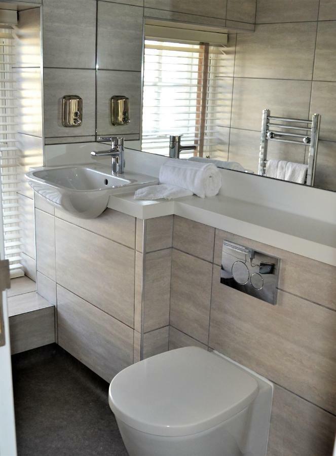 New Park Hotel Carmarthen Bagian luar foto