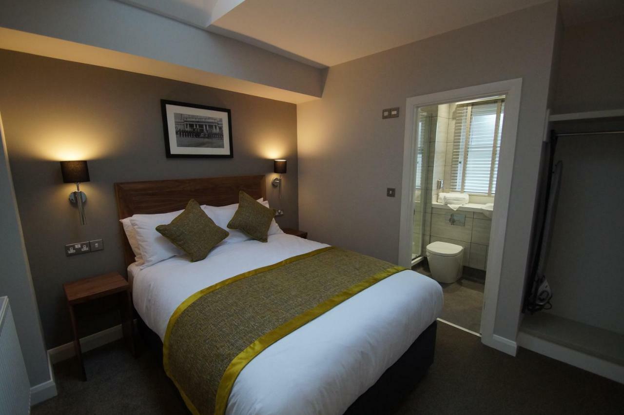 New Park Hotel Carmarthen Bagian luar foto
