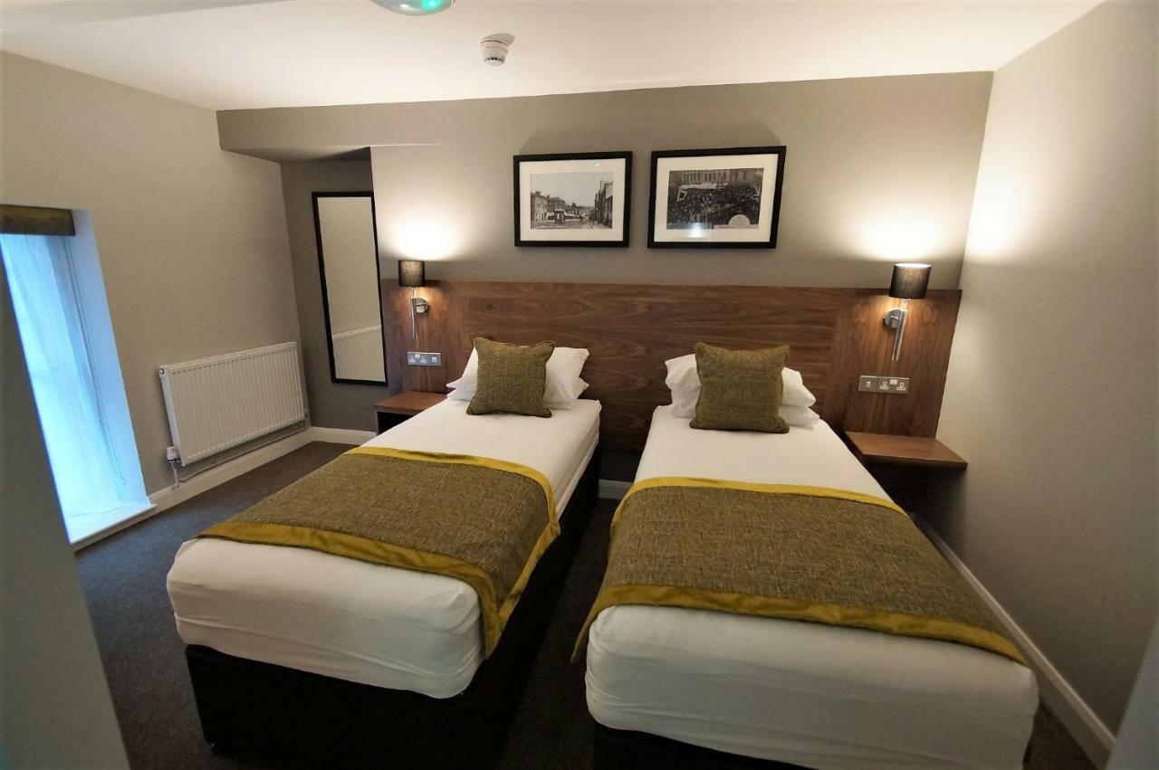 New Park Hotel Carmarthen Bagian luar foto