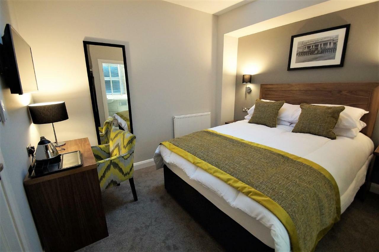 New Park Hotel Carmarthen Bagian luar foto