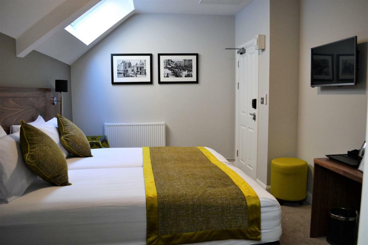 New Park Hotel Carmarthen Bagian luar foto