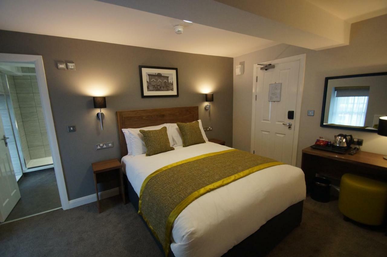 New Park Hotel Carmarthen Bagian luar foto