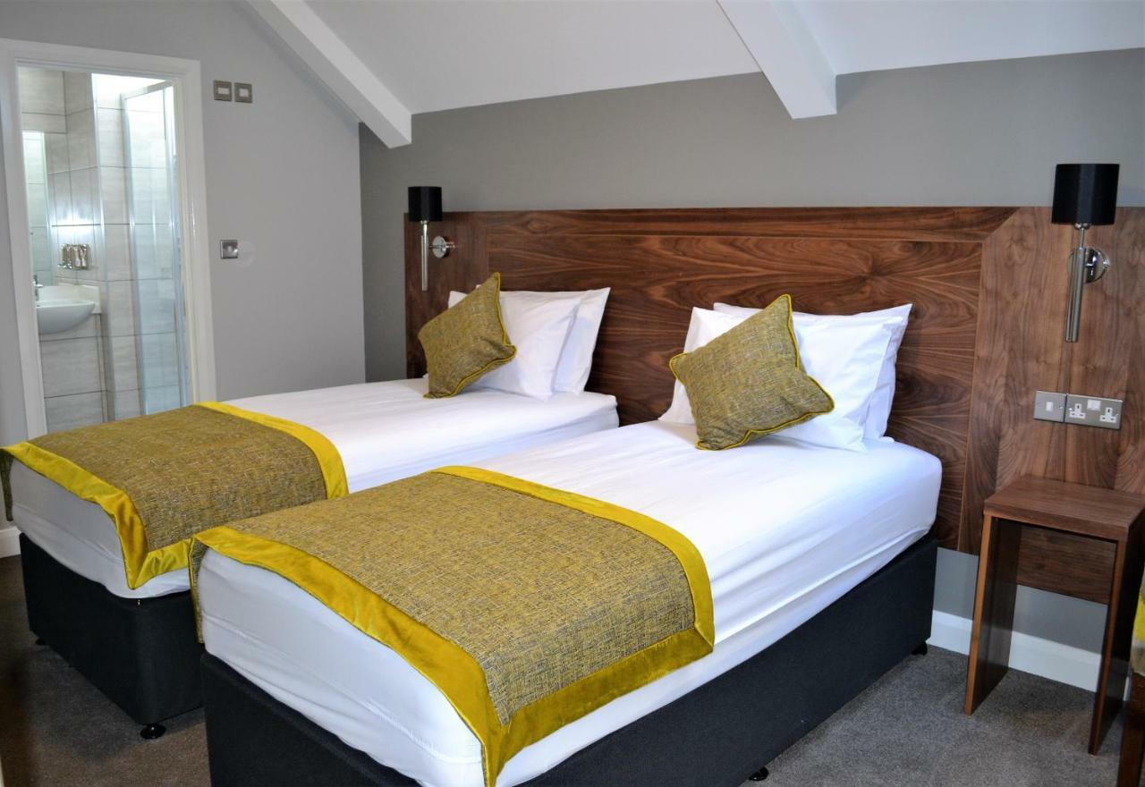New Park Hotel Carmarthen Bagian luar foto