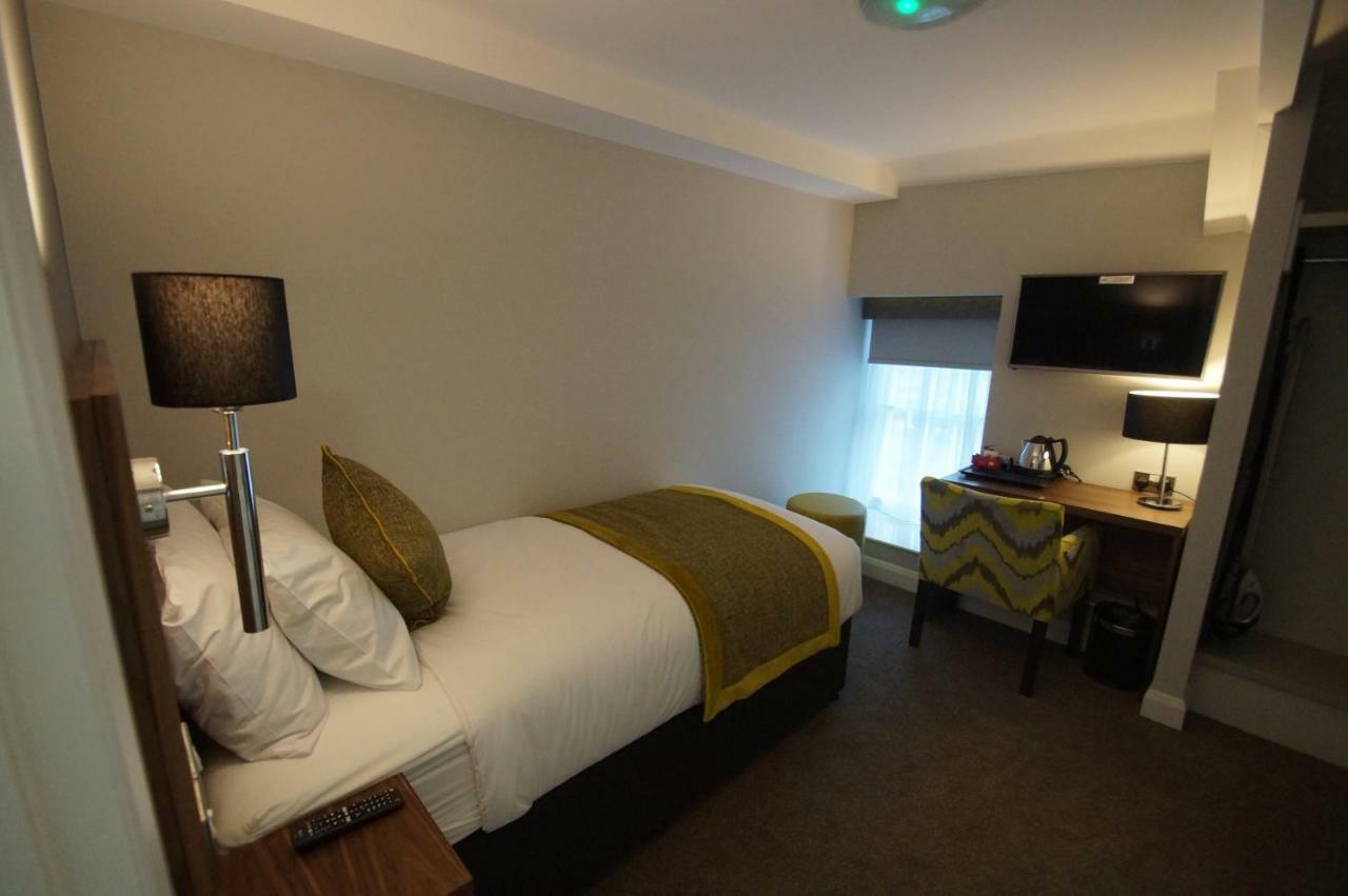 New Park Hotel Carmarthen Bagian luar foto