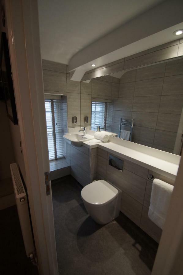 New Park Hotel Carmarthen Bagian luar foto
